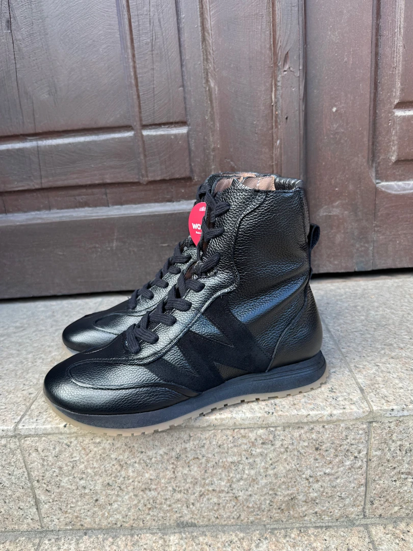 Sneakersy długie Wonders skórzane czarne bokserskie
