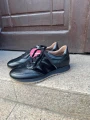 Sneakersy czarne skórzane sznurowane hiszpańskiej marki Wonders